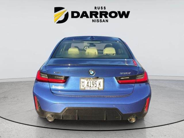 BMW 3 Series Vehicle Full-screen Gallery Image 04