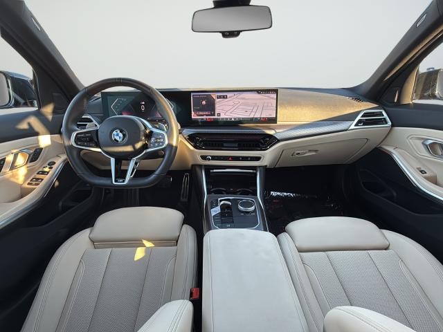 BMW 3 Series Vehicle Full-screen Gallery Image 09