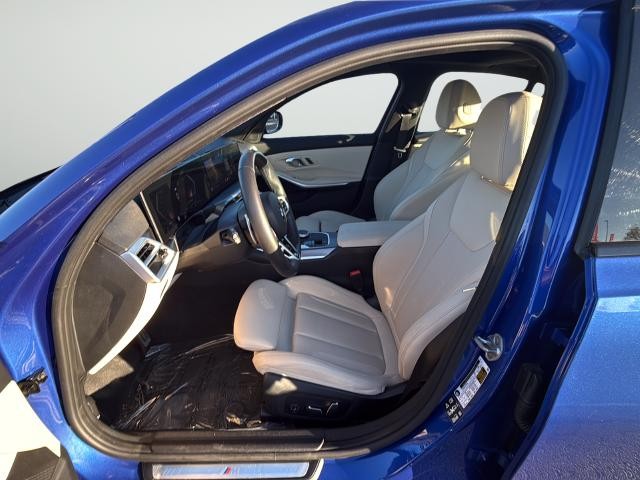 BMW 3 Series Vehicle Full-screen Gallery Image 10