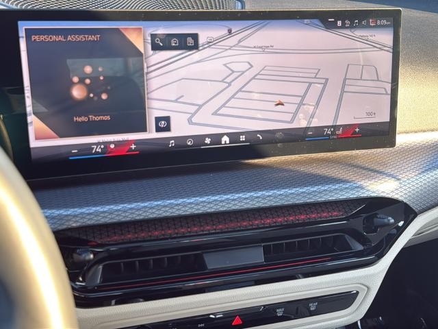BMW 3 Series Vehicle Full-screen Gallery Image 14