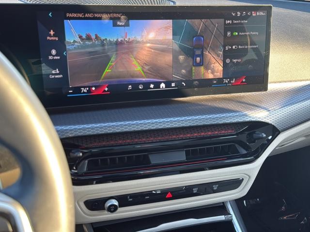 BMW 3 Series Vehicle Full-screen Gallery Image 15