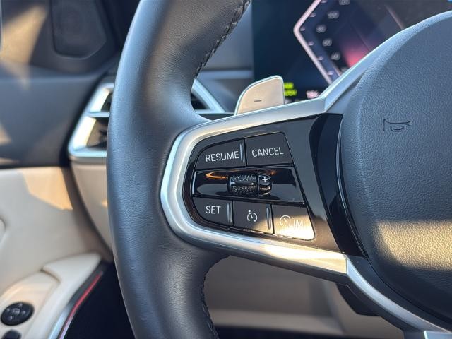 BMW 3 Series Vehicle Full-screen Gallery Image 16