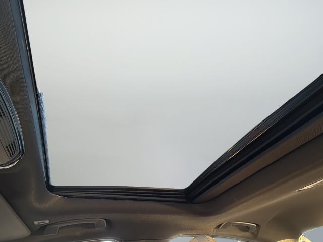 BMW 3 Series Vehicle Full-screen Gallery Image 19