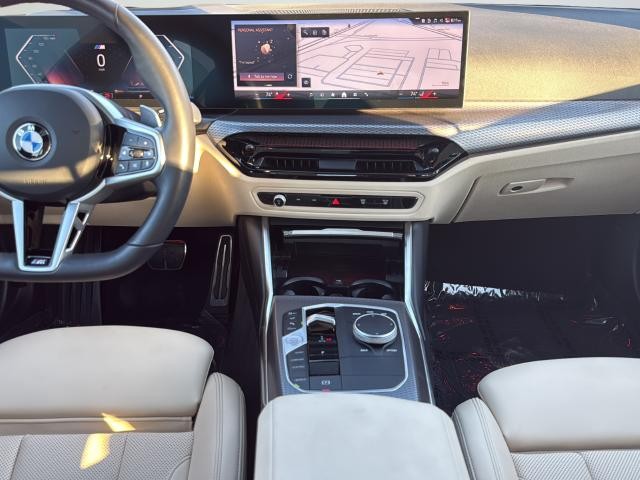 BMW 3 Series Vehicle Full-screen Gallery Image 20