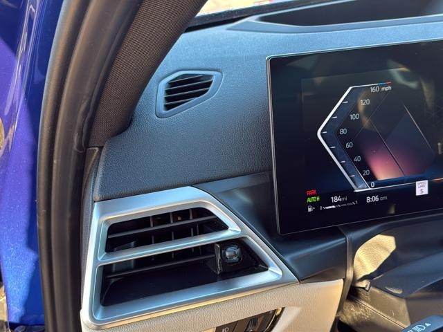 BMW 3 Series Vehicle Full-screen Gallery Image 31