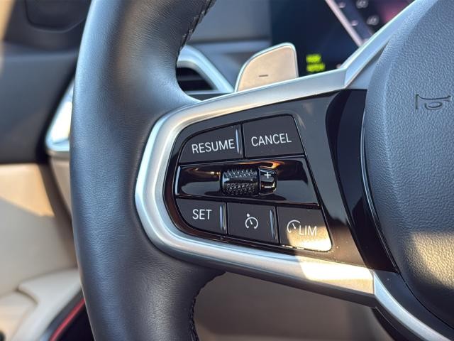 BMW 3 Series Vehicle Full-screen Gallery Image 39