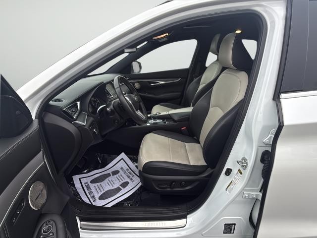INFINITI QX55 Vehicle Full-screen Gallery Image 10