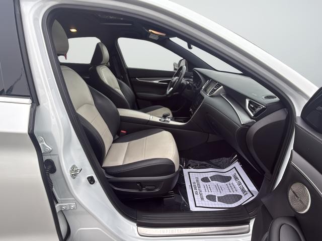 INFINITI QX55 Vehicle Full-screen Gallery Image 25