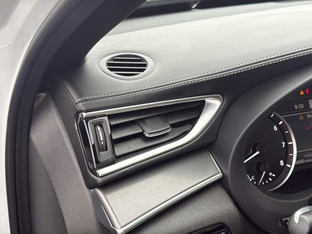 INFINITI QX55 Vehicle Full-screen Gallery Image 30
