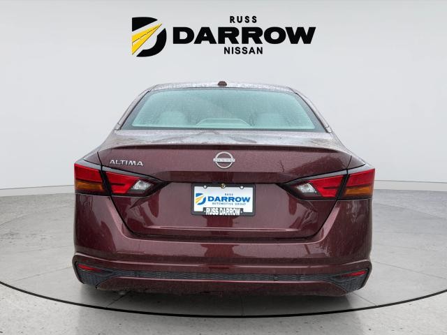 Nissan Altima Vehicle Full-screen Gallery Image 4