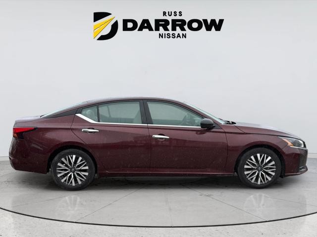 Nissan Altima Vehicle Full-screen Gallery Image 6