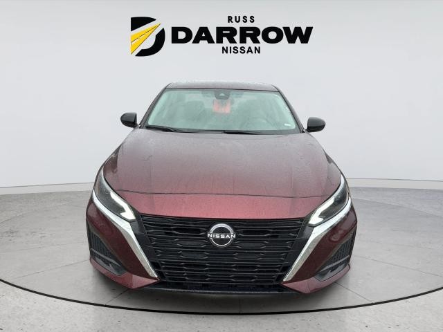 Nissan Altima Vehicle Full-screen Gallery Image 8