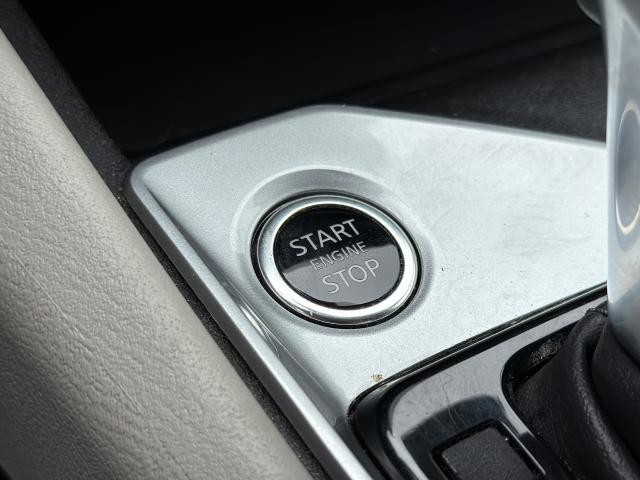 Nissan Altima Vehicle Full-screen Gallery Image 13
