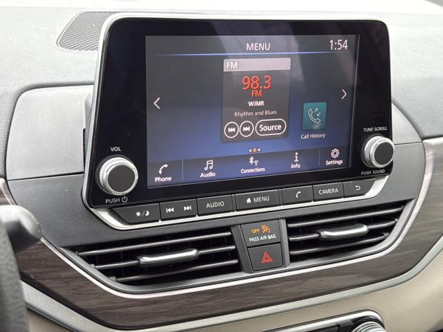 Nissan Altima Vehicle Full-screen Gallery Image 14