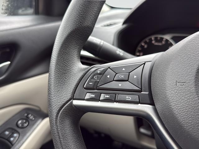 Nissan Altima Vehicle Full-screen Gallery Image 16