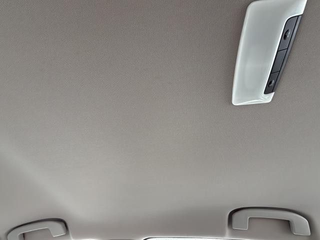 Nissan Altima Vehicle Full-screen Gallery Image 19