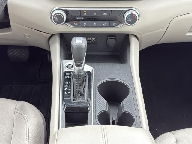 Nissan Altima Vehicle Full-screen Gallery Image 21