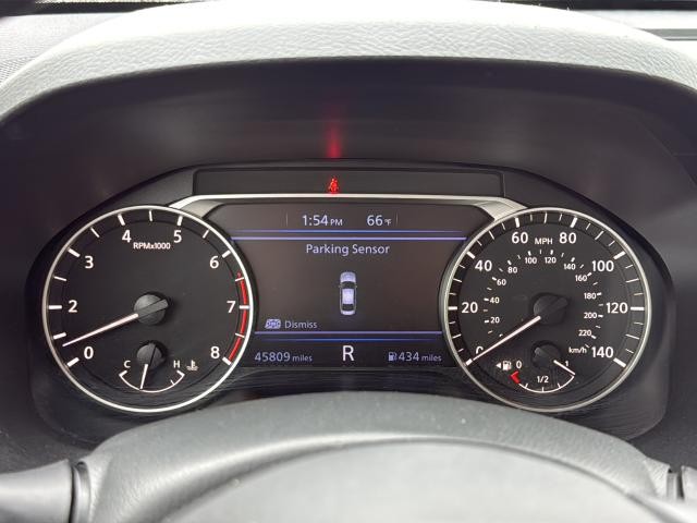 Nissan Altima Vehicle Full-screen Gallery Image 23