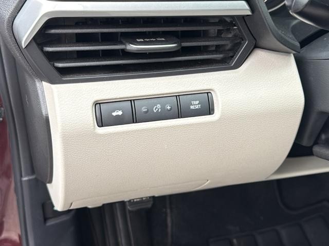 Nissan Altima Vehicle Full-screen Gallery Image 28