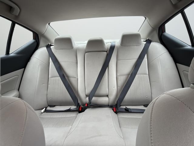 Nissan Altima Vehicle Full-screen Gallery Image 34