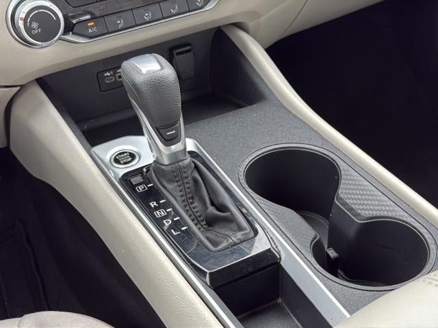 Nissan Altima Vehicle Full-screen Gallery Image 37