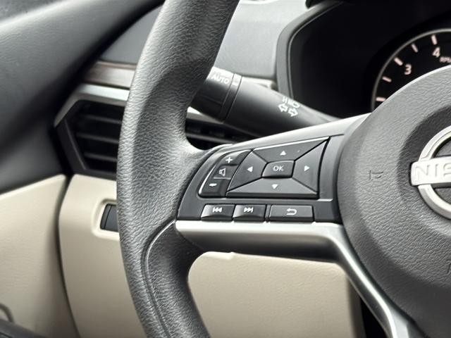 Nissan Altima Vehicle Full-screen Gallery Image 39