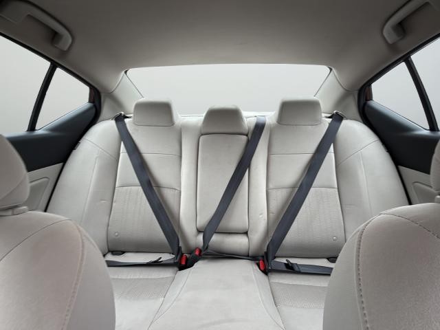 Nissan Altima Vehicle Full-screen Gallery Image 40