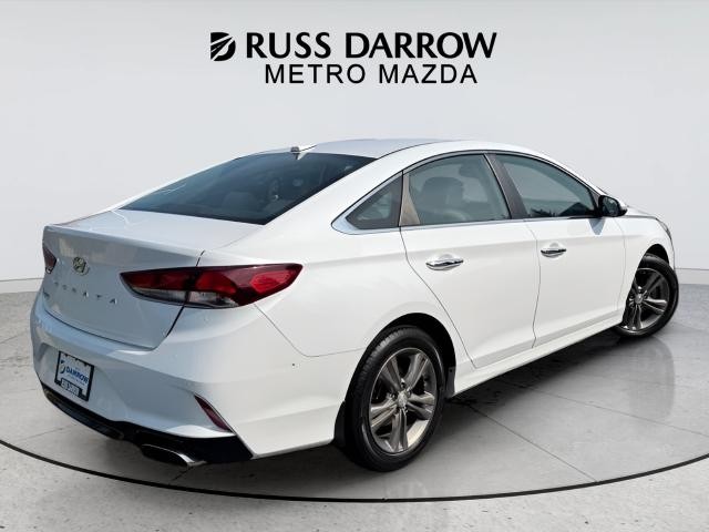 Hyundai Sonata Vehicle Full-screen Gallery Image 4