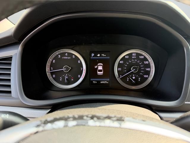 Hyundai Sonata Vehicle Full-screen Gallery Image 10