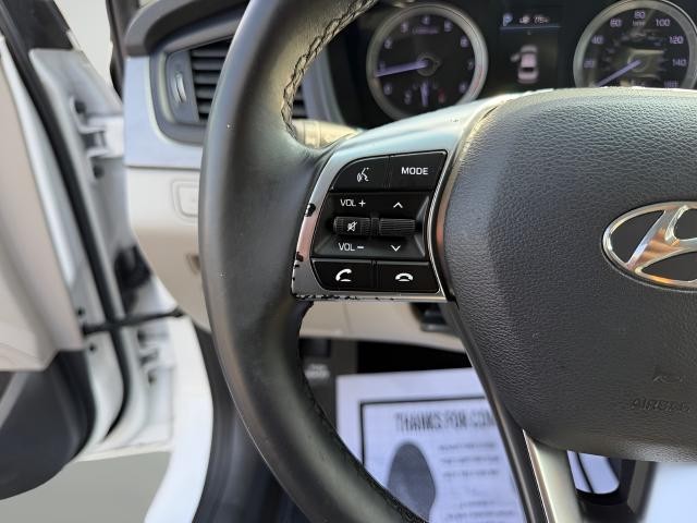 Hyundai Sonata Vehicle Full-screen Gallery Image 11