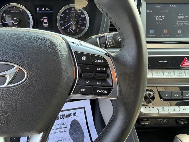 Hyundai Sonata Vehicle Full-screen Gallery Image 12