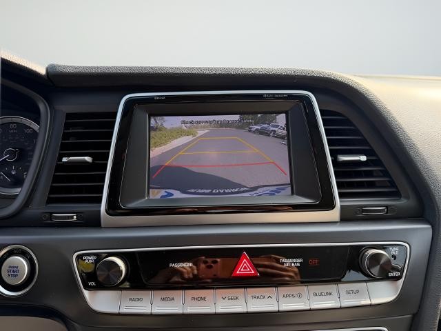 Hyundai Sonata Vehicle Full-screen Gallery Image 14