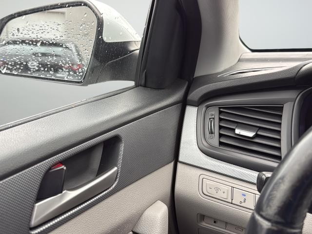 Hyundai Sonata Vehicle Full-screen Gallery Image 27