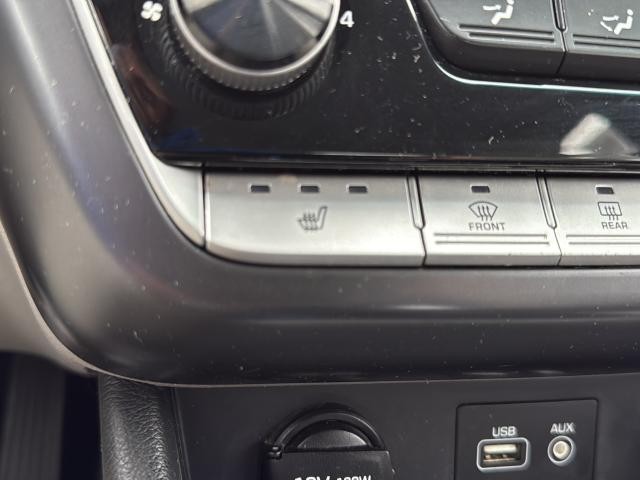 Hyundai Sonata Vehicle Full-screen Gallery Image 29