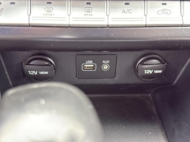 Hyundai Sonata Vehicle Full-screen Gallery Image 30