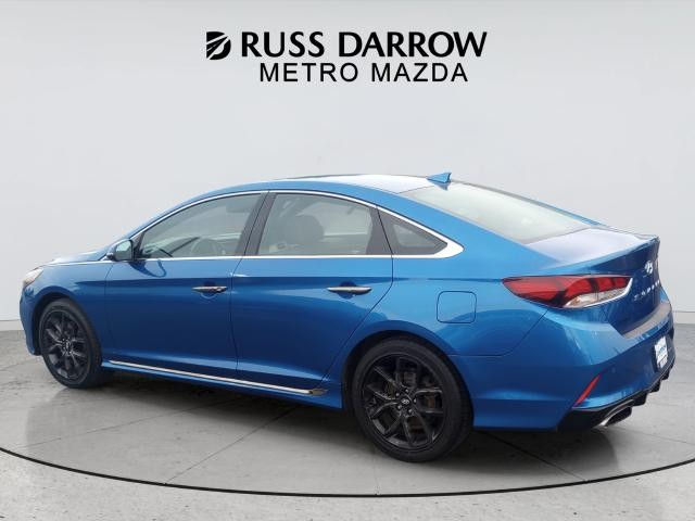 Hyundai Sonata Vehicle Full-screen Gallery Image 3