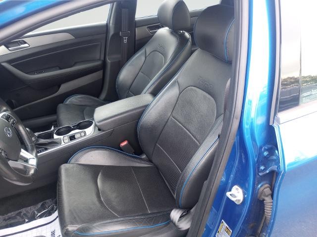 Hyundai Sonata Vehicle Full-screen Gallery Image 10