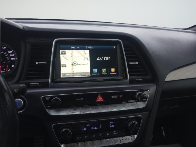 Hyundai Sonata Vehicle Full-screen Gallery Image 14