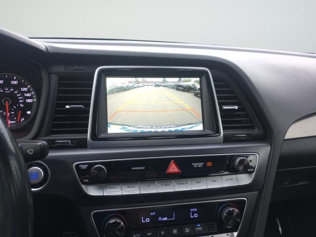 Hyundai Sonata Vehicle Full-screen Gallery Image 15