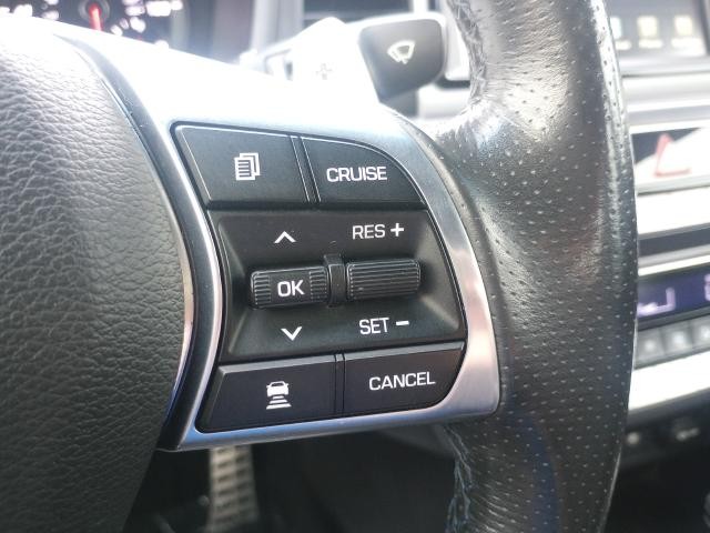 Hyundai Sonata Vehicle Full-screen Gallery Image 17
