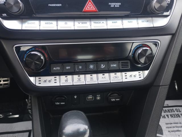 Hyundai Sonata Vehicle Full-screen Gallery Image 20