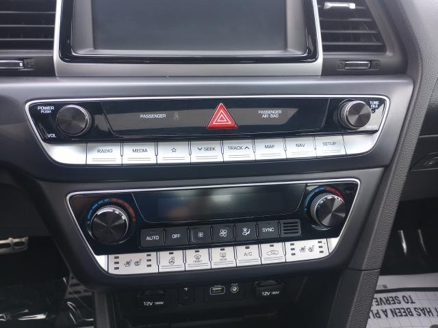 Hyundai Sonata Vehicle Full-screen Gallery Image 21