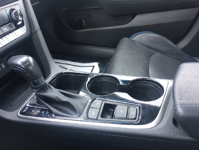 Hyundai Sonata Vehicle Full-screen Gallery Image 22