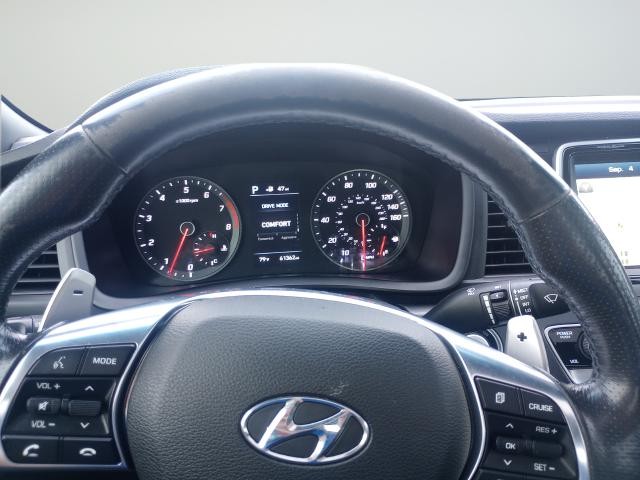 Hyundai Sonata Vehicle Full-screen Gallery Image 23
