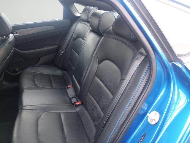 Hyundai Sonata Vehicle Full-screen Gallery Image 26