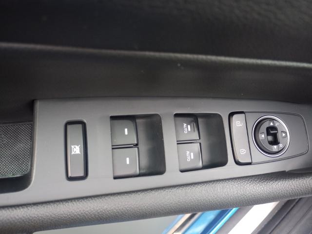 Hyundai Sonata Vehicle Full-screen Gallery Image 27