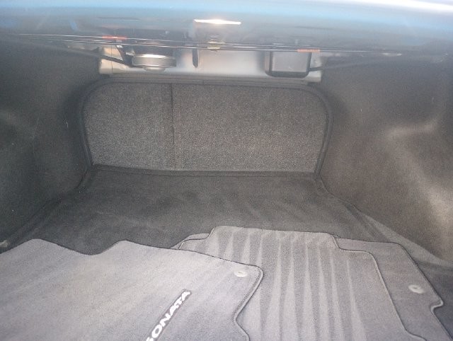 Hyundai Sonata Vehicle Full-screen Gallery Image 34