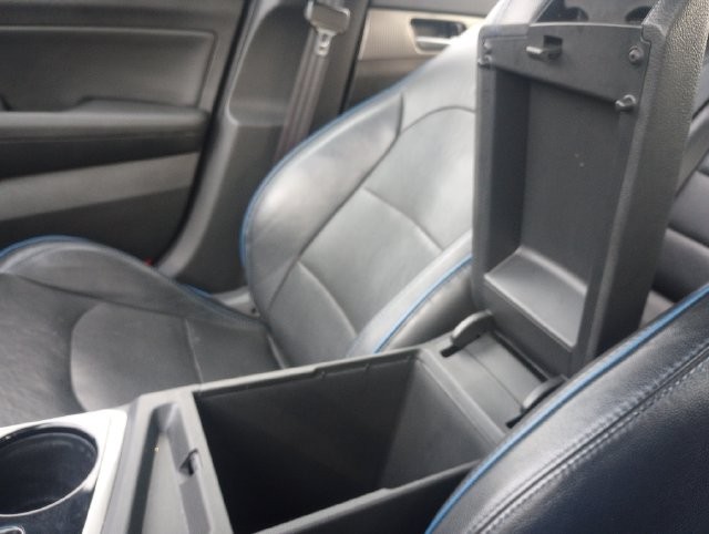 Hyundai Sonata Vehicle Full-screen Gallery Image 36