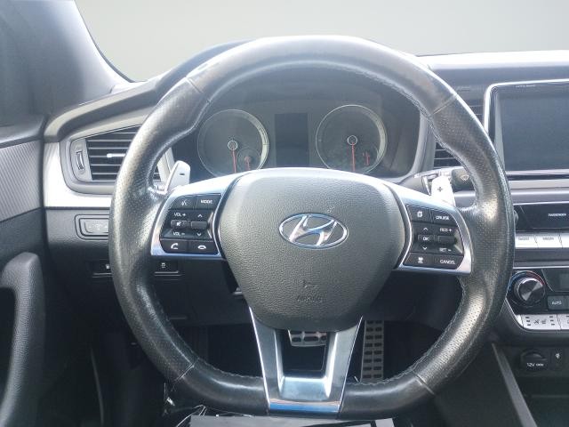 Hyundai Sonata Vehicle Full-screen Gallery Image 37