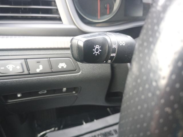 Hyundai Sonata Vehicle Full-screen Gallery Image 38